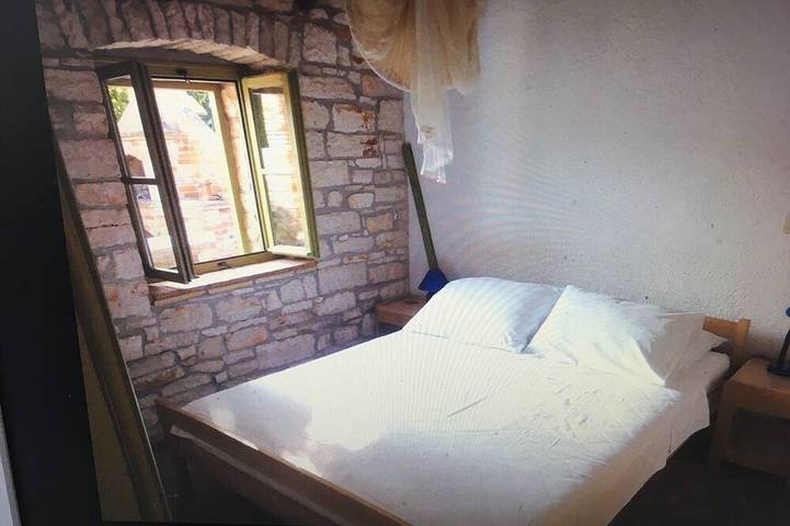 Traditional Istrian stone farmhouse with private pool. Secure & secluded garden. in Vabriga, Tar-Vabriga