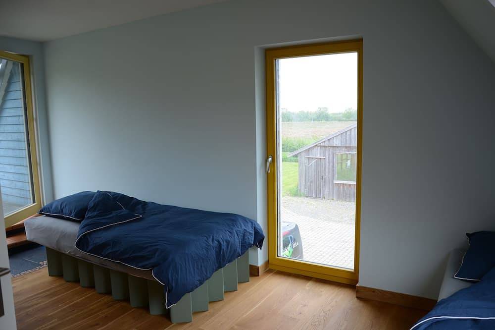 Extraordinary holiday home in a secluded location in Klein Offenseth-Sparrieshoop, Kreis Pinneberg