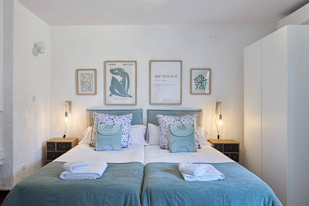 Ibicenco Beach Villa in Playa d'en Bossa, Sant Josep de sa Talaia