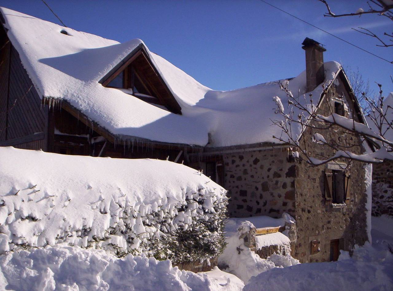 "L'Eterlou" chalet 5 km station ski Super Lioran 6 pers in Saint-Jacques-des-Blats, Région d'Aurillac