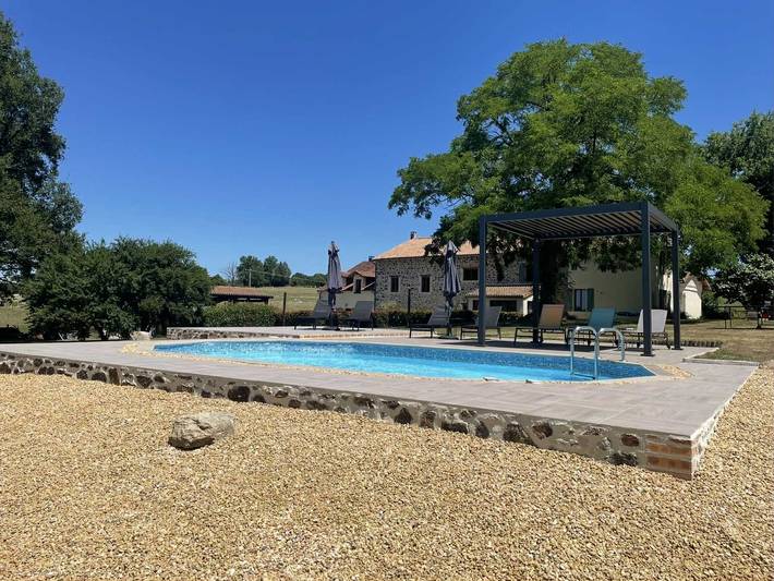 Gîte pour 6 personnes, avec piscine à Busserolles