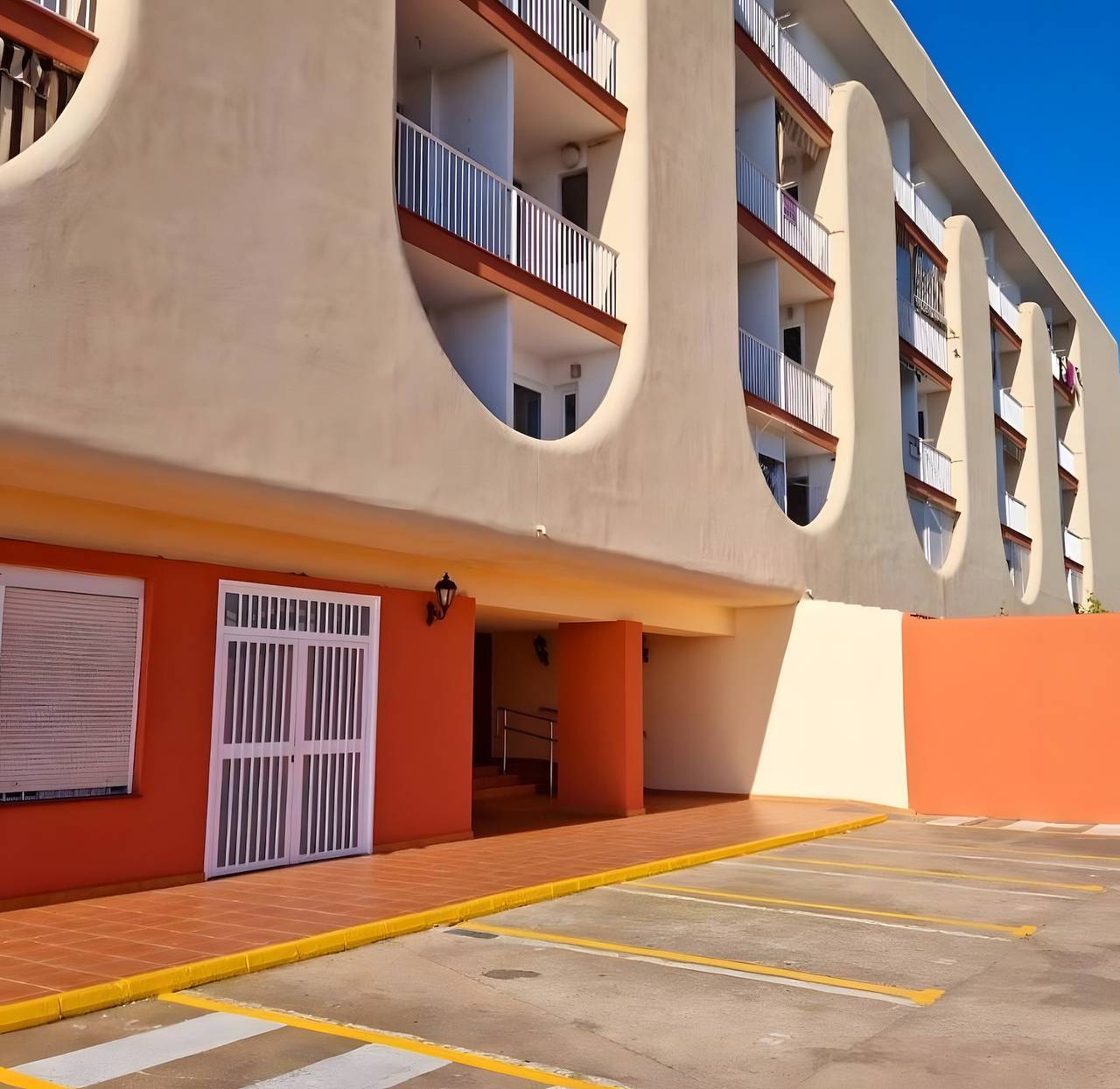 Estudio entero, Estudio 'A 100m de la Playa' con Piscina Compartida, Terraza Privada y Wi-Fi in Matalascañas, Almonte