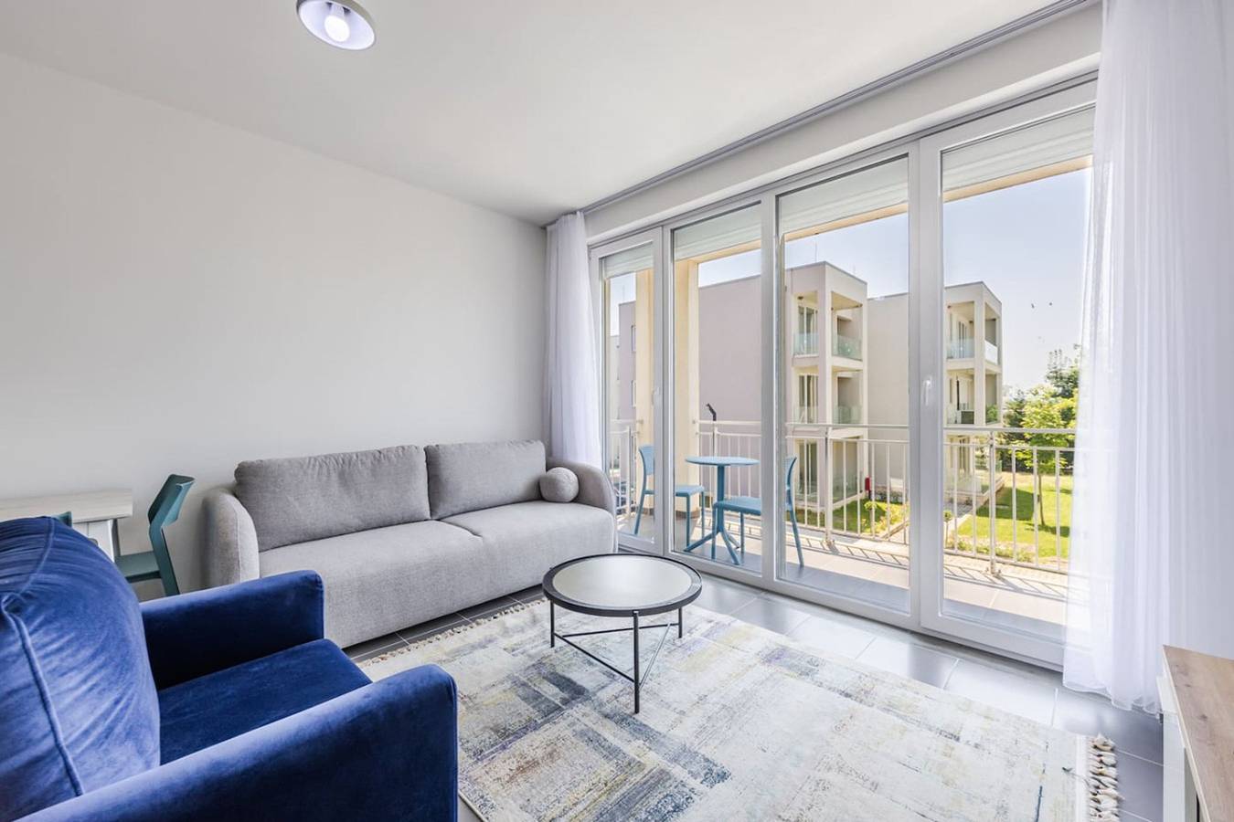 Ganze Wohnung, Ferienwohnung für 5 Personen mit Pool in Shënkoll, Lezhë