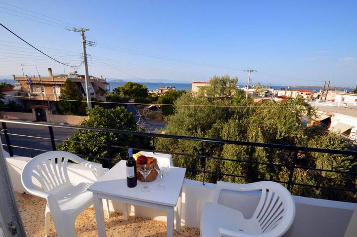Gîte pour 2 personnes, avec piscine ainsi que jardin et terrasse dans Agistri - 3