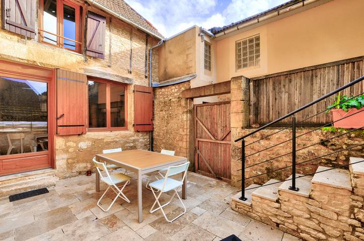 Location de vacances pour 6 personnes, avec terrasse à Montignac - 2