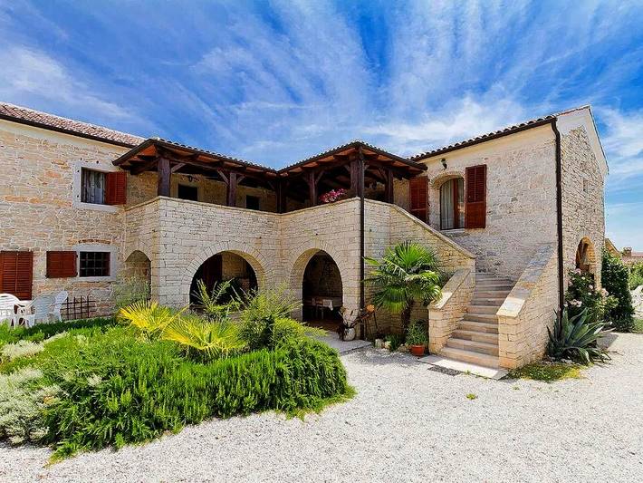 Villa pour 16 personnes, avec piscine ainsi que jardin et jacuzzi à Barat - 2