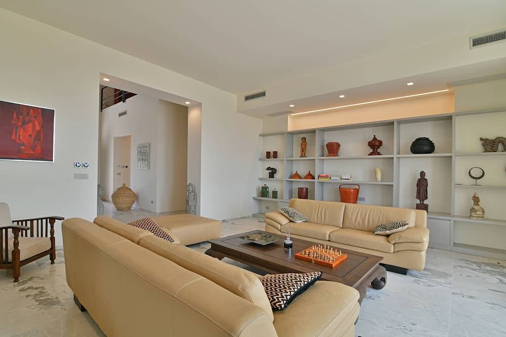 Villa Oleandra: Luxe, daily service, sea & sunset impressive views, 24mt  pool in Isola (Italien), Syrakus