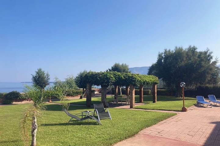 Casa vacanza per 7 persone, con giardino e terrazza in Trappeto