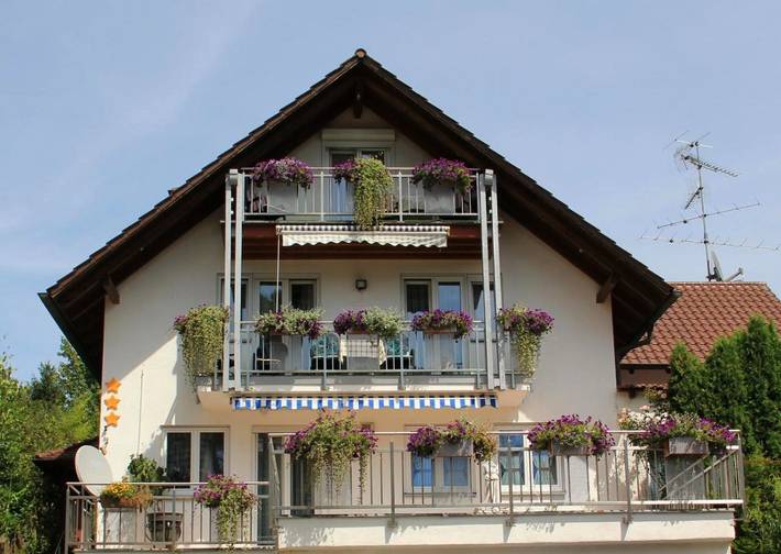 Ferienwohnung für 2 Personen, mit Balkon und Terrasse sowie Garten und Pool