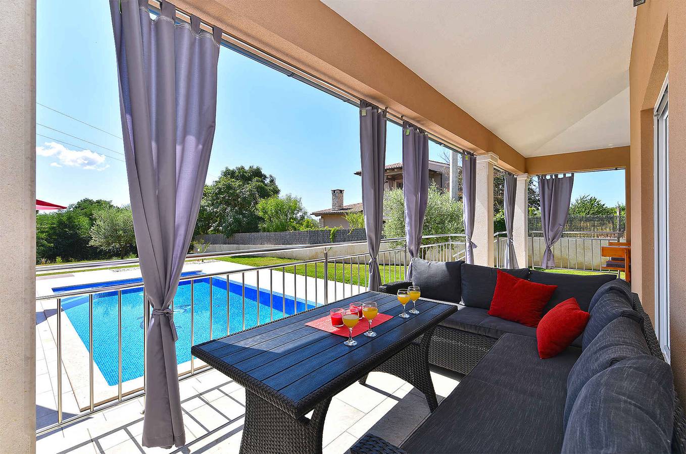 Casa vacacional con piscina y jardín cocina  in Divšići, Costa sur de Istria