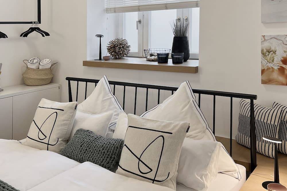 Entire apartment, Best deal in town !  Omuntu Designer Apt in the center of Munich in Munich Isarvorstadt, Munich