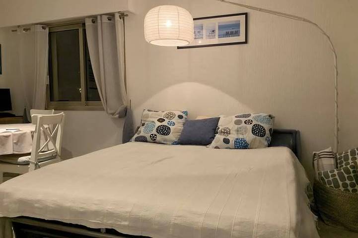 Apartamento entero, 50 m del mar, amplio y luminoso 2 P con terraza, cerca del aeropuerto in Saint-Laurent-du-Var, Costa mediterránea (Francia)