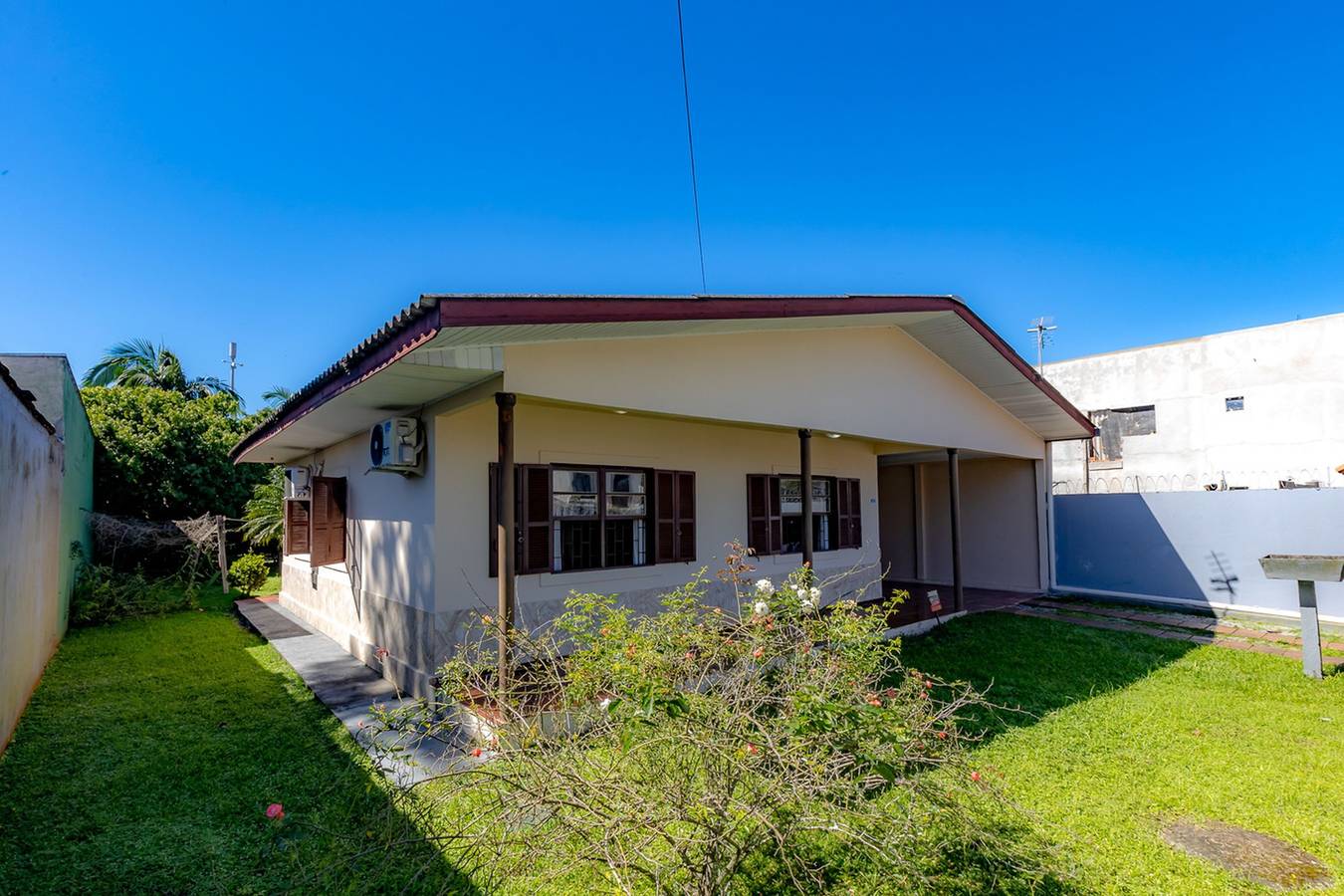 Casa 3 quartos com Wi-Fi, Ar e Churrasqueira in Matinhos, Paraná
