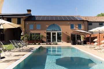 Gîte pour 3 personnes, avec jardin ainsi que piscine et vue, animaux acceptés à Dolo (Italie)