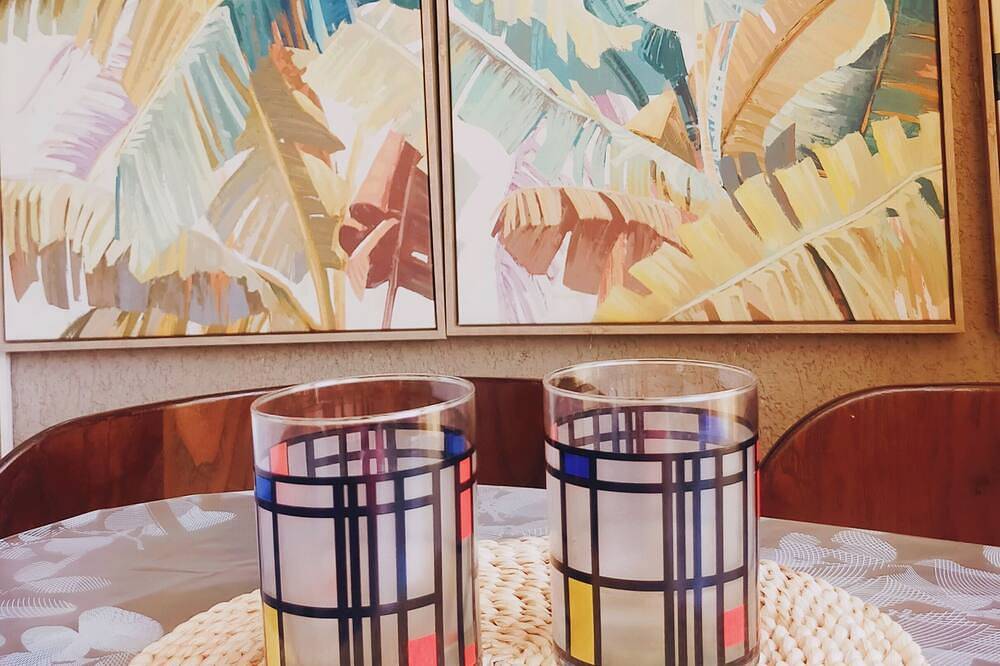 Appartement entier, Studio sur l'île du Frioul : au pied d'une plage et de la calanque Morgiret. in Frioul archipelago, Marseille