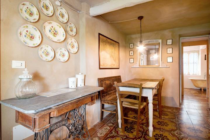 Entire apartment, Apartment 'Agriturismo Il Filo Di Paglia' with Mountain View, Shared Garden and Wi-Fi in Pavareto, Carro (Liguria)