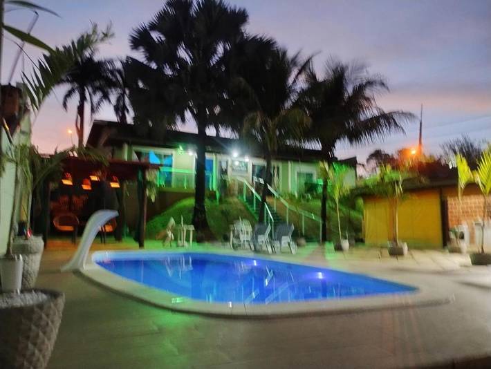 Casa de huéspuedes para 2 personas, con piscina además de jardín y vistas, Se admiten mascotas en Brasil