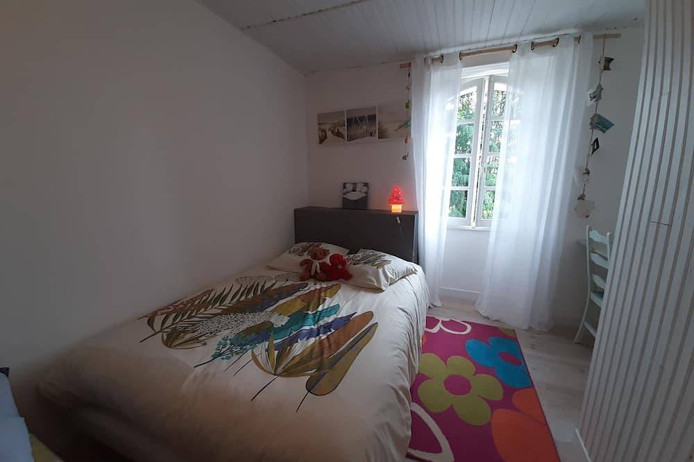 Children's paradise calm nights, guest animals, plenty of Playmobilss in Troncens, Gers