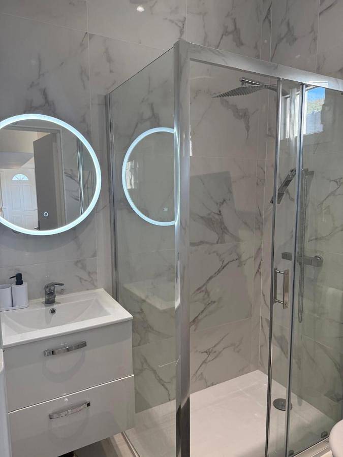 Gîte pour 4 personnes, avec jardin ainsi que terrasse et piscine à Carros - 2