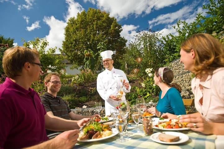 Hotel für 3 Personen, mit Terrasse und Ausblick in Meckel
