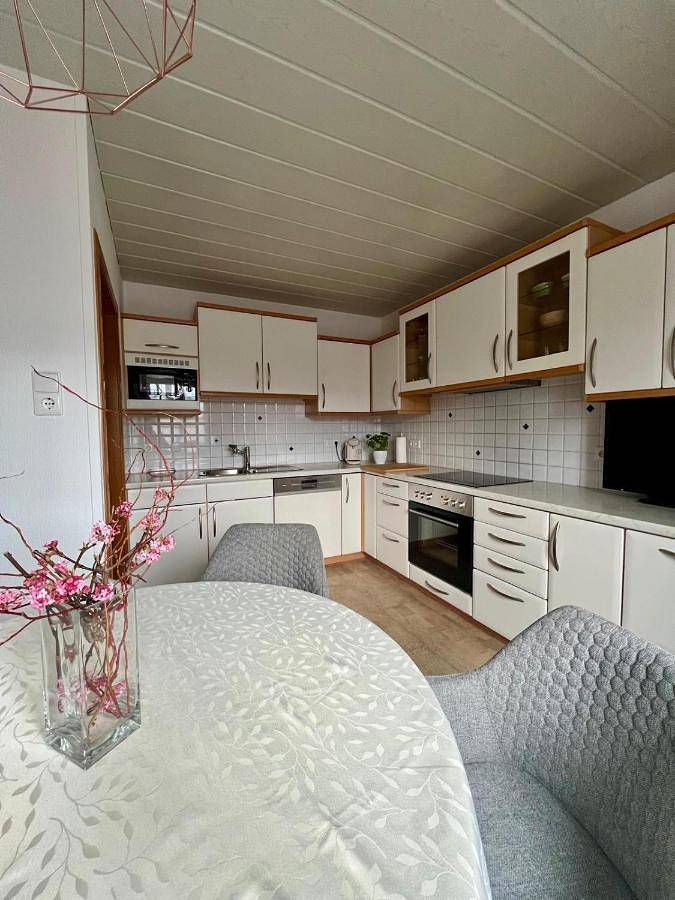 Ganze Wohnung, Ferienwohnung mit Küche & kleines Gästezimmer Lisi ohne Küche im Obergeschoß - 2 separate Einheiten - nahe Salzburg, ideal für Familien & Durchreise in Kuchl, Tennengau