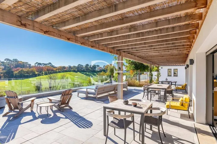 Casa de vacaciones para 16 personas, con piscina además de vistas y balcón - 1