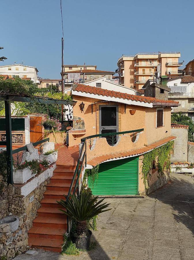 Gîte pour 4 personnes, avec piscine ainsi que terrasse et vue à Santa Domenica Talao