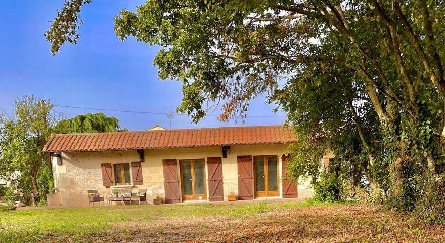 Location de vacances pour 3 personnes, avec jardin et vue dans Saint-Martin-de-Mâcon