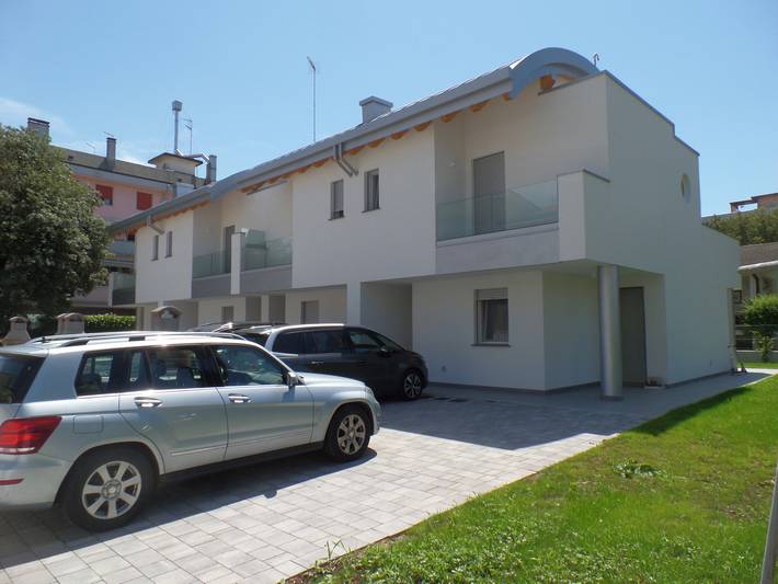 Location de vacances pour 9 personnes, avec terrasse et jardin à Bibione - 3