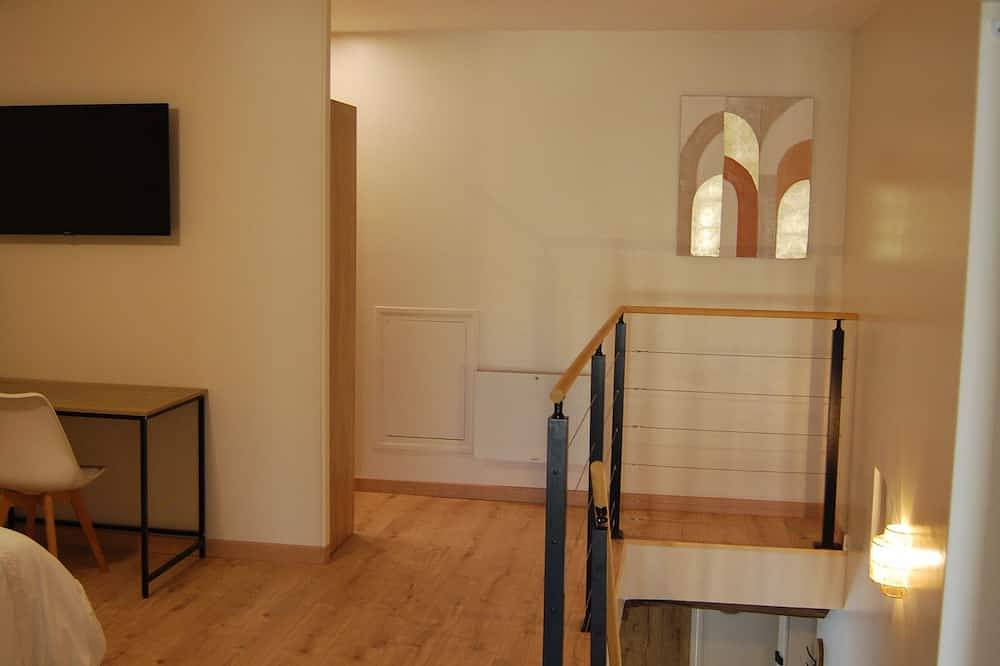 Entire apartment, L'escapade, Spacieux Duplex in Crémieu, La Tour-du-Pin region