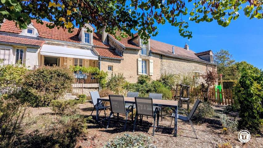 Location de vacances pour 6 personnes, avec Terrasse ainsi que Jardin et Vue à Bussy-le-Grand
