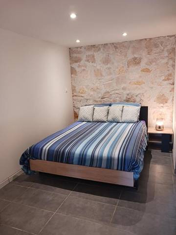 Gîte pour 4 personnes, avec piscine ainsi que vue et terrasse à Notre-Dame-de-Sanilhac