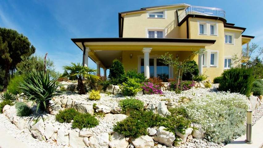 Ferienwohnung für 4 Personen, mit Ausblick und Pool sowie Garten - 1