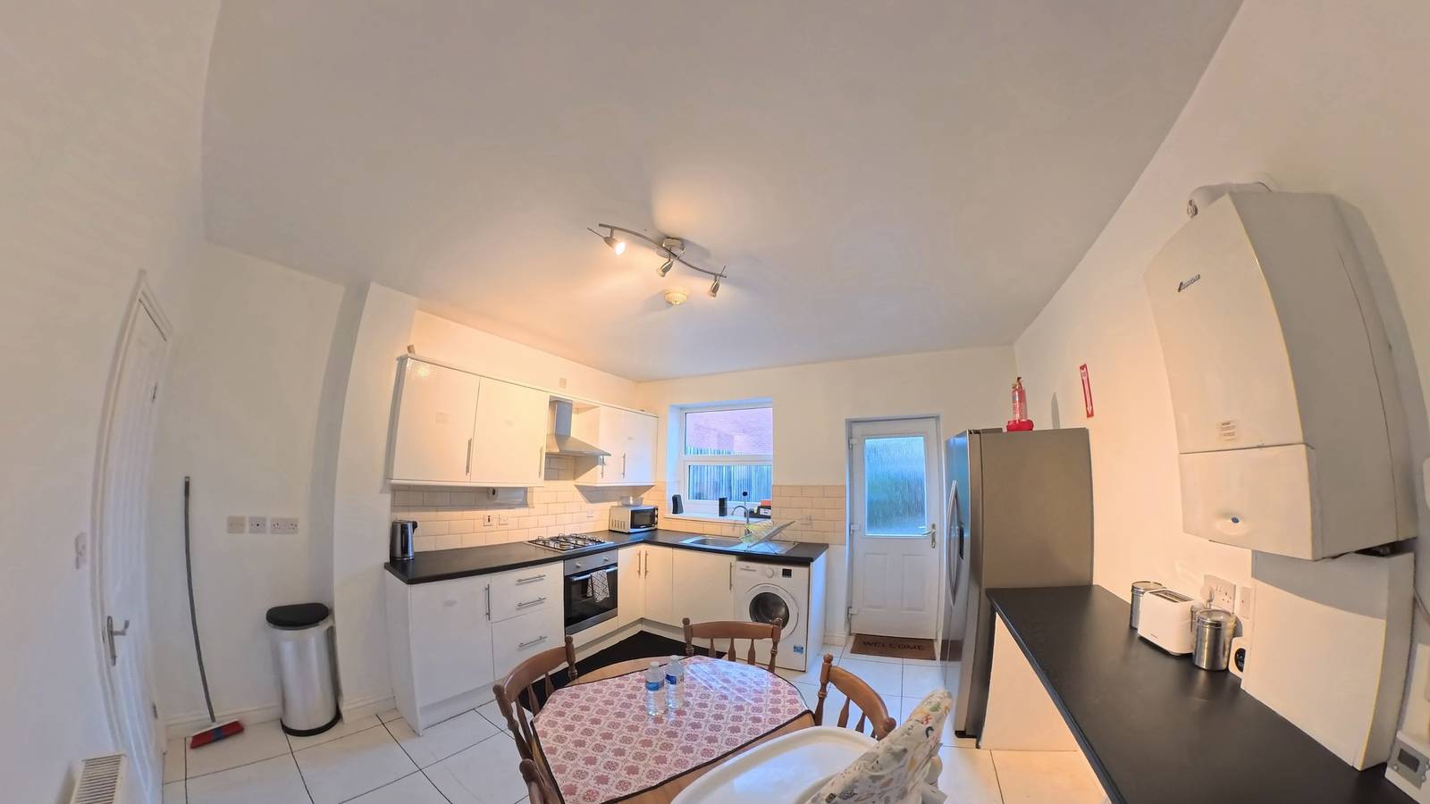 Northampton Oasis Retreat - 3-4 Bedroom House in Northampton, Northamptonshire