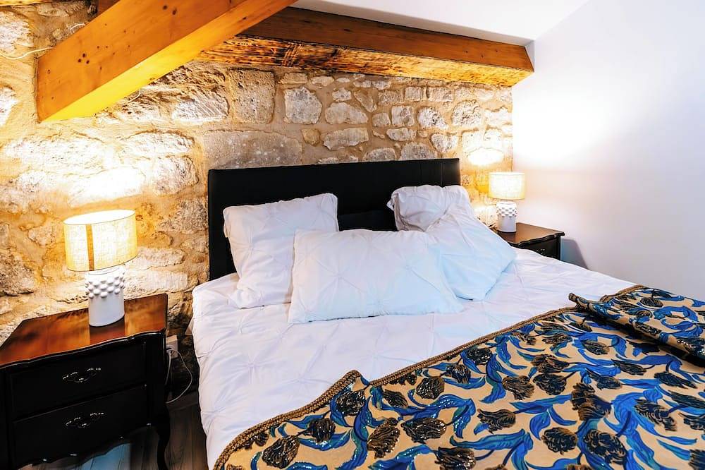 Suite Victoria Domaine Pagnon Gironde: Charm & heated pool near Bordeaux in Saint-Gervais (Gironde), Blaye region