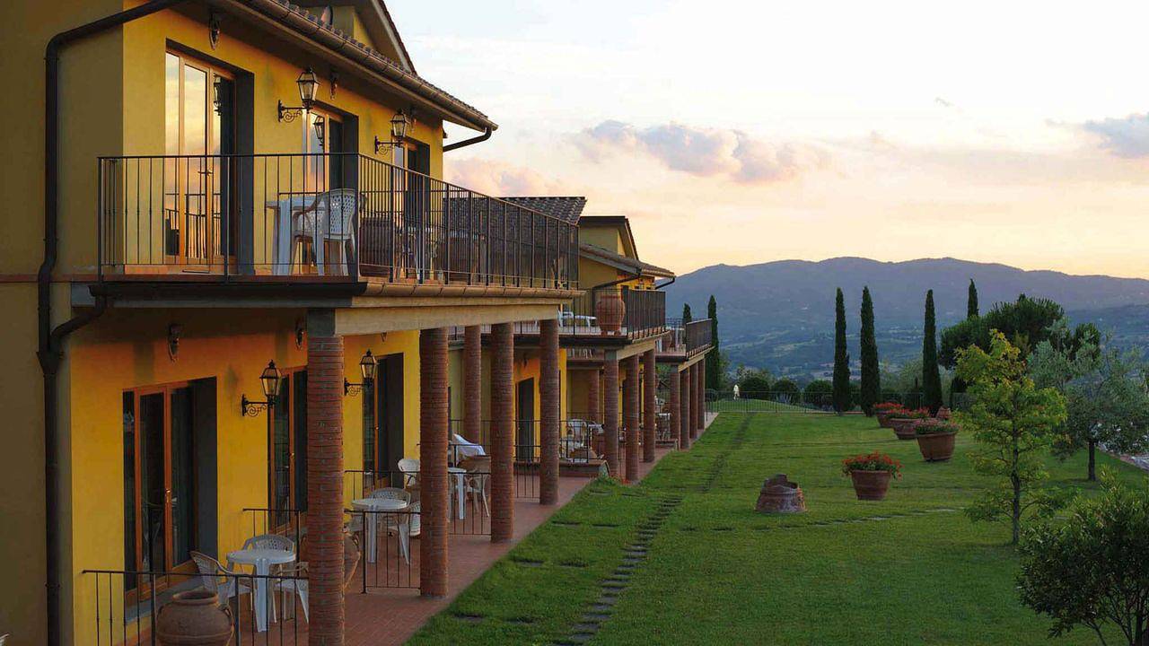 Entire vacation apartment, Vacation apartment for 2 people with pool in San Donato Fronzano, Valdarno