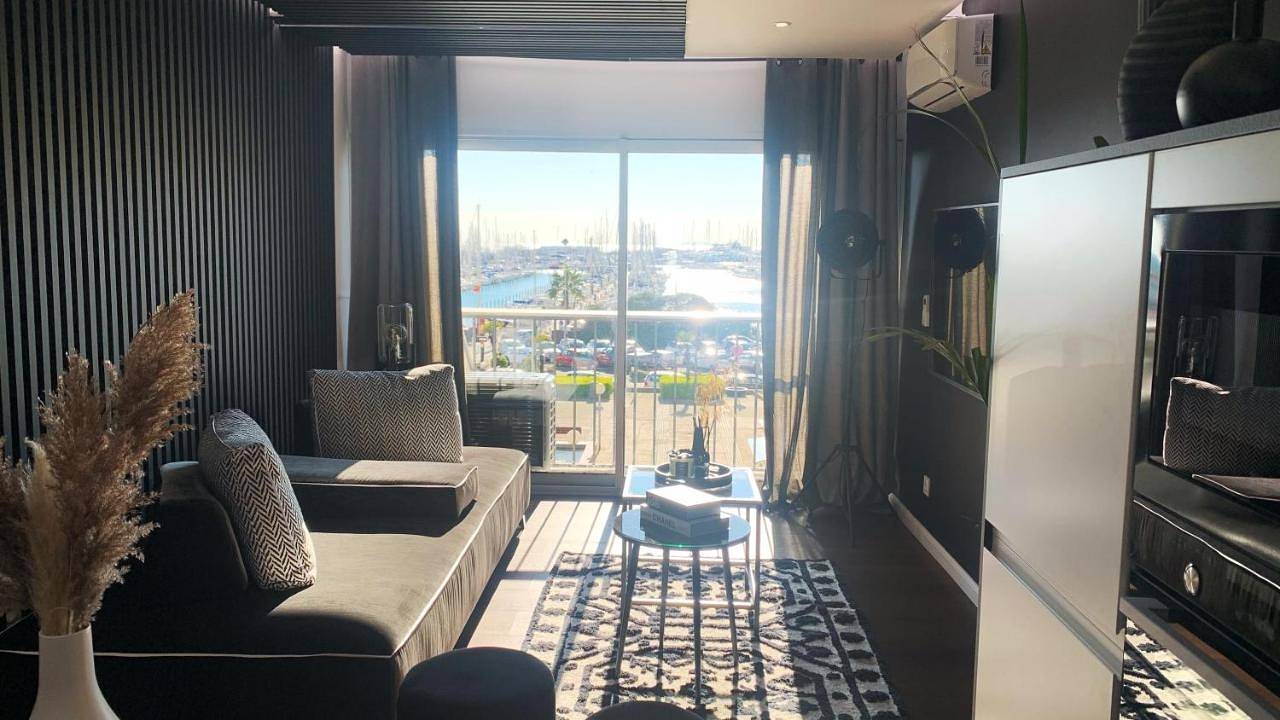 Appartement entier, Appartement vue port et accès direct mer, centre ville de la Grande Motte prés de Montpellier in La Grande-Motte, Côte d'Améthyste