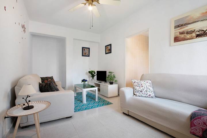Entire apartment, Apartment 'Prealsa Benalmádena' with Sea View, Shared Pool and Private Terrace in Benalmádena Costa, Benalmádena