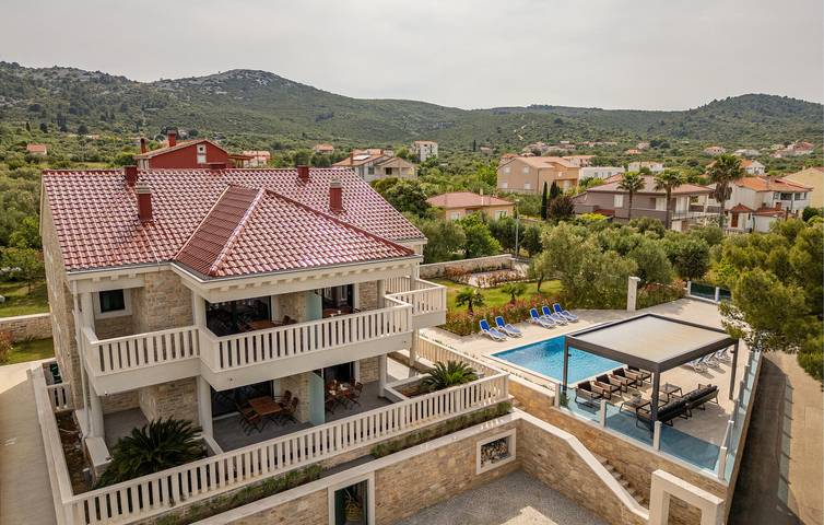 Ganze Ferienwohnung, Apartment am Meer mit Terrasse, WLAN und Parkplatz in der Nähe von Pasman in Pasman Stadt, Pasman
