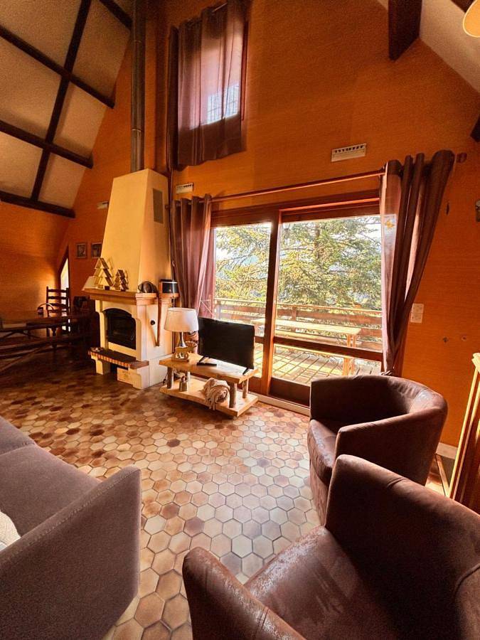 Gîte pour 8 personnes, avec terrasse et vue dans Payolle - 4