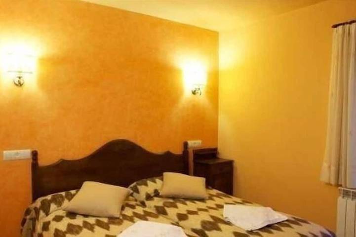 Apartment for 4 guests at Casa Serra de Dalt in Lladurs, Comarques centrals