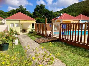 Parc de vacances pour 4 personnes, avec jardin et piscine à Terre-de-Bas