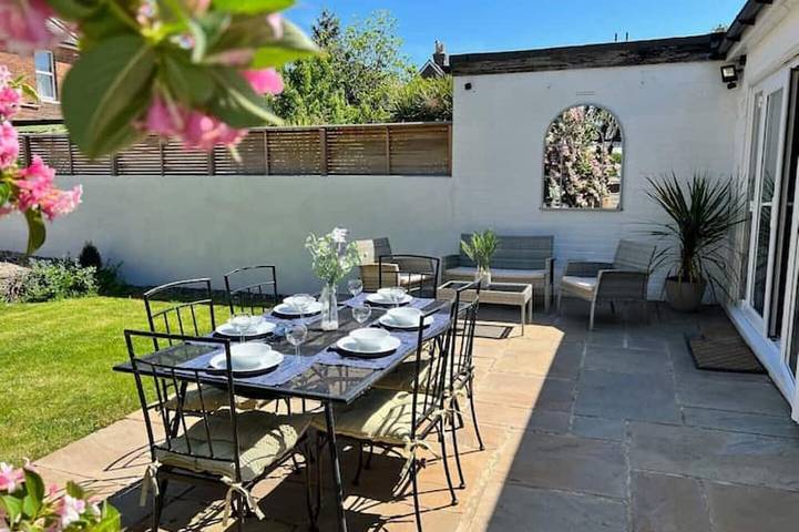 Holiday rental for 10 people, with garden in Boscombe