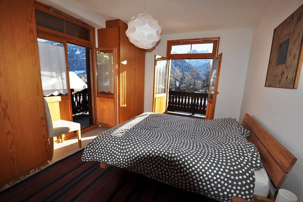 Appartement entier, L'immeuble La Gare se trouve en dessus de la Place de la Barboleuse à Gryon à côté de la gare et la in Gryon, Alpes Vaudoises