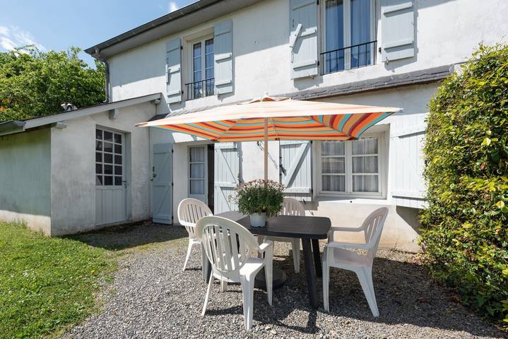 Appartement entier, Appartement 'Pibeste' – Cure thermale 21 jours, lave-linge, vue sur le Pibeste et Wi-Fi in Argelès-Gazost, Pyrénées