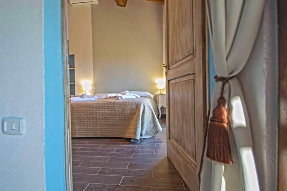 Detached villa with private pool and garden in Castellina in Chianti, Chianti