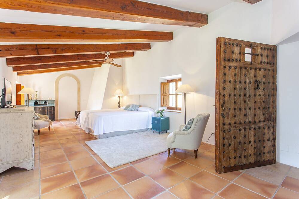 Elegant Restored Mallorca Farmhouse I Surrounded By Olive Groves And Almond. in Valldemossa, Mallorca Westen