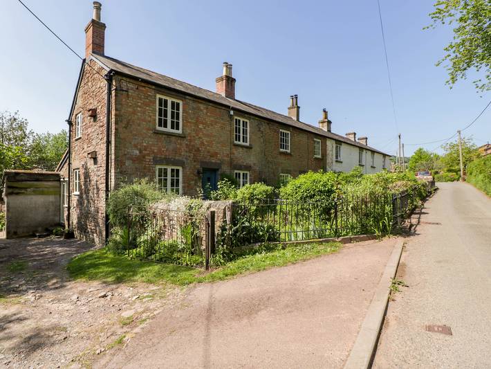 Log cabin for 4 people, with garden in Forest of Dean