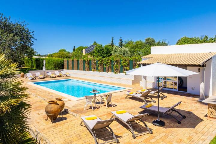 Villa para 10 pessoas, com Varanda e Terraço e ainda Jardim em Moncarapacho