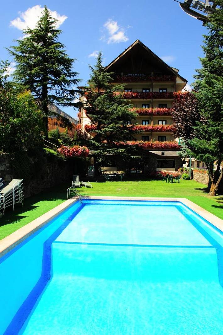 Hotel für 2 Personen, mit Sauna und Whirlpool sowie Pool und Garten in Andorra